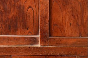 和製アンティーク　上質な空間づくりにおすすめ!前面にヒノキ材とケヤキ材を使った高級感漂う戸棚(収納棚、キャビネット)(R-047369)