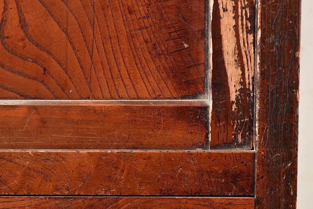 和製アンティーク　上質な空間づくりにおすすめ!前面にヒノキ材とケヤキ材を使った高級感漂う戸棚(収納棚、キャビネット)(R-047369)