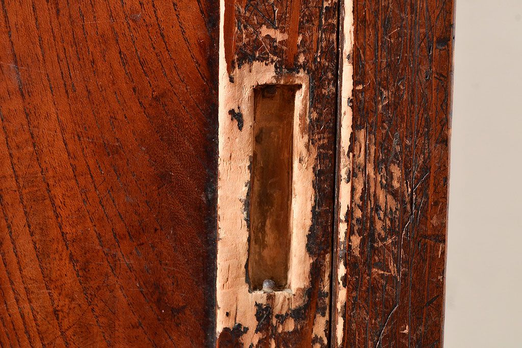 和製アンティーク　上質な空間づくりにおすすめ!前面にヒノキ材とケヤキ材を使った高級感漂う戸棚(収納棚、キャビネット)(R-047369)