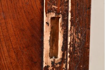 和製アンティーク　上質な空間づくりにおすすめ!前面にヒノキ材とケヤキ材を使った高級感漂う戸棚(収納棚、キャビネット)(R-047369)