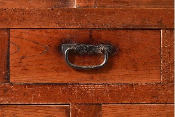 和製アンティーク　上質な空間づくりにおすすめ!前面にヒノキ材とケヤキ材を使った高級感漂う戸棚(収納棚、キャビネット)(R-047369)