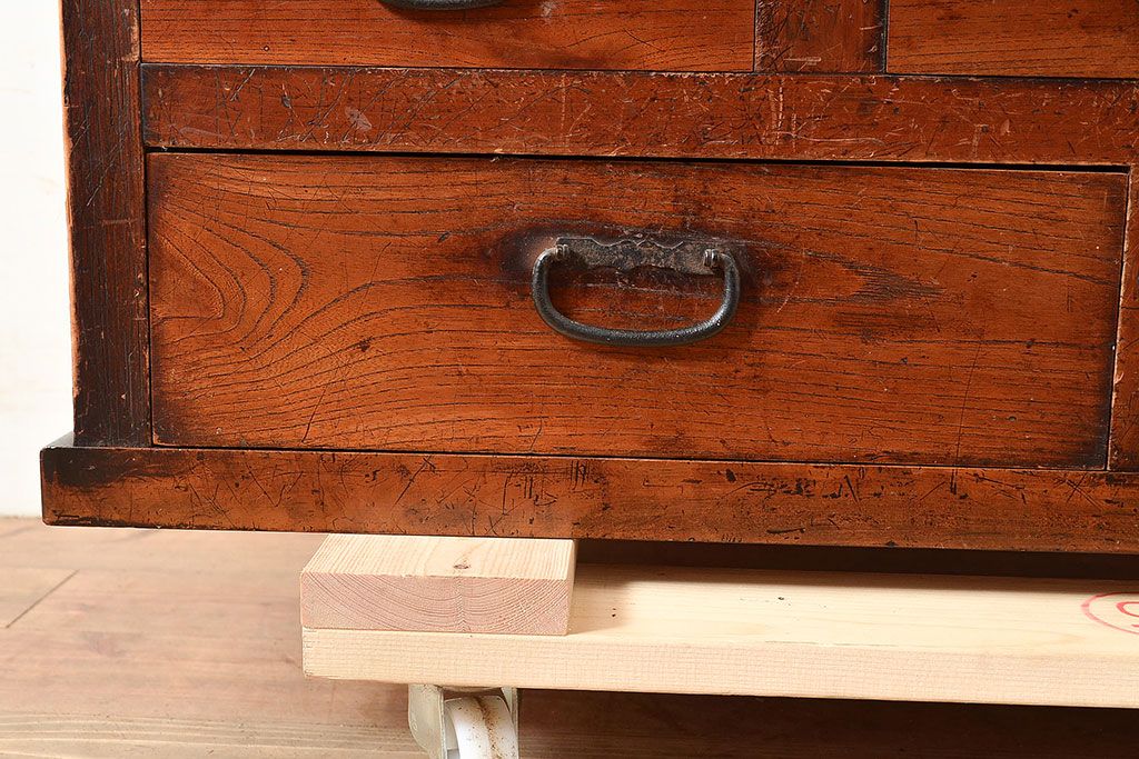 和製アンティーク　上質な空間づくりにおすすめ!前面にヒノキ材とケヤキ材を使った高級感漂う戸棚(収納棚、キャビネット)(R-047369)