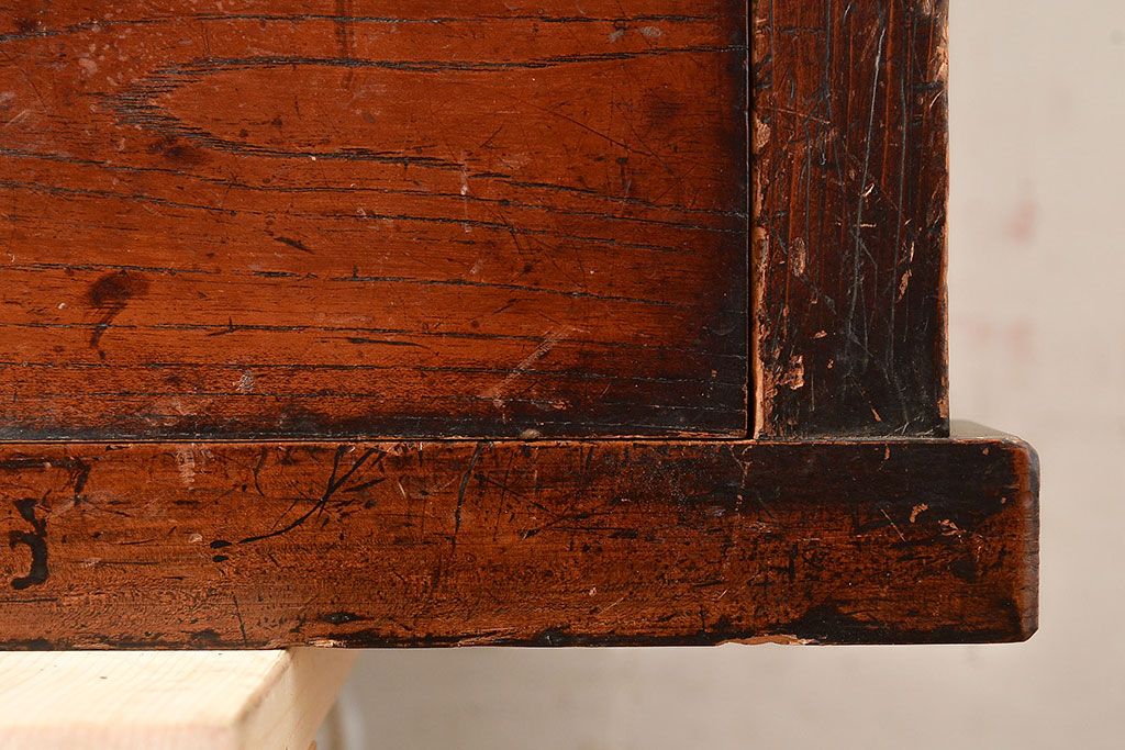 和製アンティーク　上質な空間づくりにおすすめ!前面にヒノキ材とケヤキ材を使った高級感漂う戸棚(収納棚、キャビネット)(R-047369)