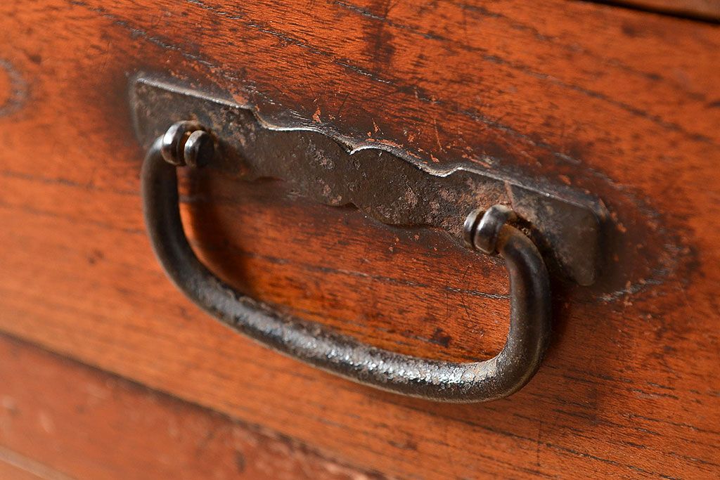 和製アンティーク　上質な空間づくりにおすすめ!前面にヒノキ材とケヤキ材を使った高級感漂う戸棚(収納棚、キャビネット)(R-047369)