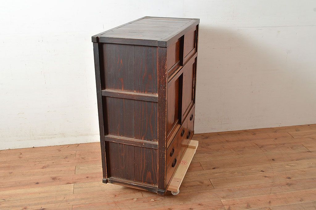 和製アンティーク　上質な空間づくりにおすすめ!前面にヒノキ材とケヤキ材を使った高級感漂う戸棚(収納棚、キャビネット)(R-047369)