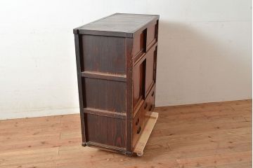 和製アンティーク　上質な空間づくりにおすすめ!前面にヒノキ材とケヤキ材を使った高級感漂う戸棚(収納棚、キャビネット)(R-047369)