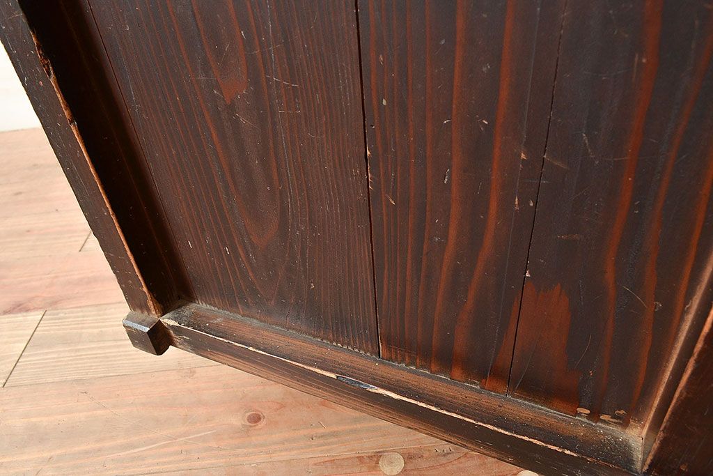 和製アンティーク　上質な空間づくりにおすすめ!前面にヒノキ材とケヤキ材を使った高級感漂う戸棚(収納棚、キャビネット)(R-047369)