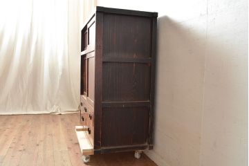 和製アンティーク　上質な空間づくりにおすすめ!前面にヒノキ材とケヤキ材を使った高級感漂う戸棚(収納棚、キャビネット)(R-047369)