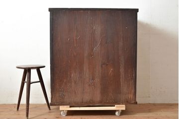 和製アンティーク　上質な空間づくりにおすすめ!前面にヒノキ材とケヤキ材を使った高級感漂う戸棚(収納棚、キャビネット)(R-047369)