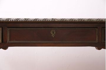 フランスアンティーク　マホガニー材　希少!真鍮製の装飾が高級感を漂わせるレザートップテーブル(ワークデスク、机、在宅ワーク、在宅用)(R-047371)
