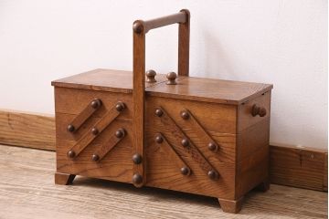 アンティーク雑貨　松本民芸家具　絶版品!希少!　木の温もりを感じる脚付きソーイングボックス(針箱、裁縫箱)(R-047377)