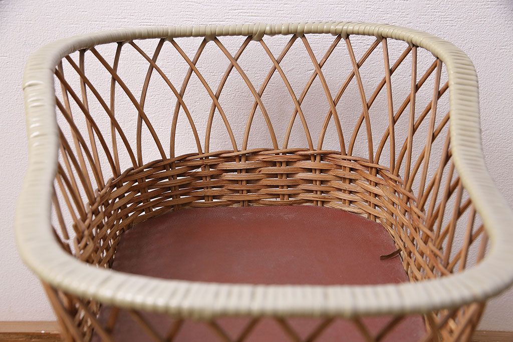 アンティーク雑貨　昭和中期　Tanimoto　レトロな佇まいが可愛らしいベビースケール(赤ちゃん体重計、ベビー秤、籠付き、バスケット)(R-047380)