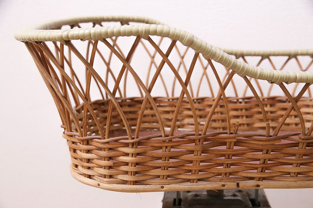 アンティーク雑貨　昭和中期　Tanimoto　レトロな佇まいが可愛らしいベビースケール(赤ちゃん体重計、ベビー秤、籠付き、バスケット)(R-047380)