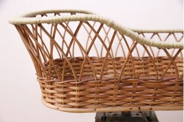 アンティーク雑貨　昭和中期　Tanimoto　レトロな佇まいが可愛らしいベビースケール(赤ちゃん体重計、ベビー秤、籠付き、バスケット)(R-047380)