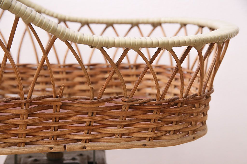 アンティーク雑貨　昭和中期　Tanimoto　レトロな佇まいが可愛らしいベビースケール(赤ちゃん体重計、ベビー秤、籠付き、バスケット)(R-047380)