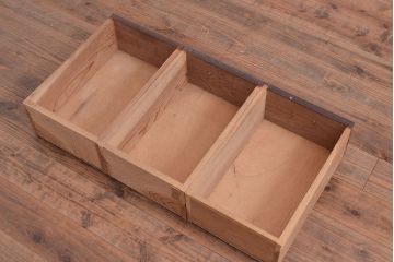 和製アンティーク　レトロな雰囲気たっぷり!シンプルなデザインの重ね戸棚(食器棚、収納棚)(R-047382)