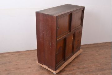 和製アンティーク　レトロな雰囲気たっぷり!シンプルなデザインが取り入れやすい戸棚(収納棚、キャビネット)(R-047384)