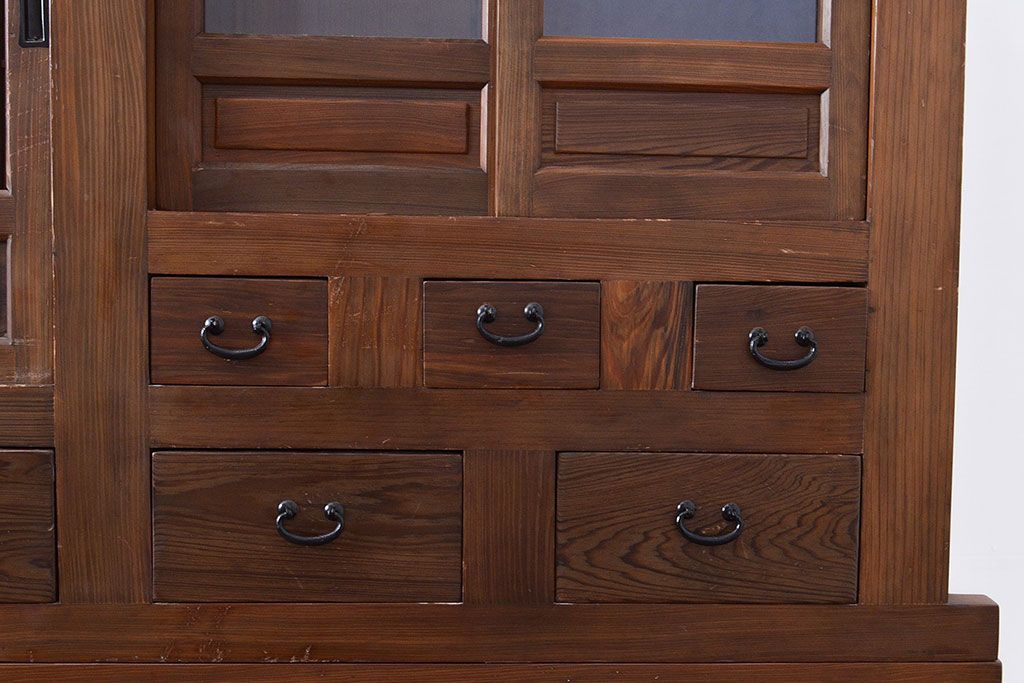 ビンテージ　民芸家具　総ヒノキ材製　1970年頃につくられた和の空間づくりにぴったりな水屋箪笥(重ね箪笥、収納棚、戸棚、ヴィンテージ)(R-047385)