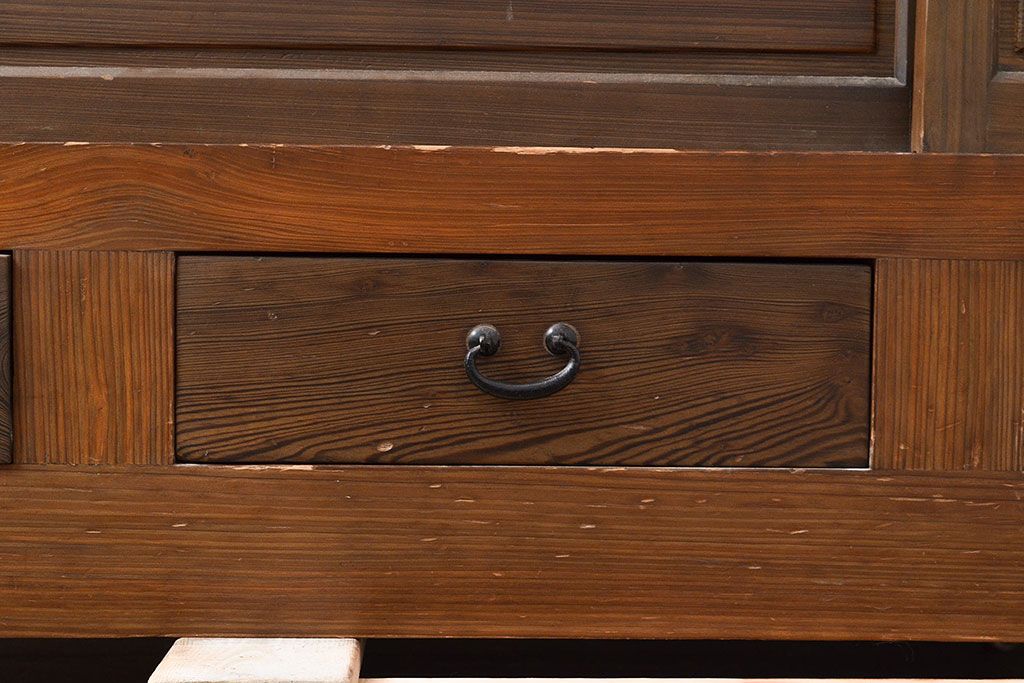 ビンテージ　民芸家具　総ヒノキ材製　1970年頃につくられた和の空間づくりにぴったりな水屋箪笥(重ね箪笥、収納棚、戸棚、ヴィンテージ)(R-047385)