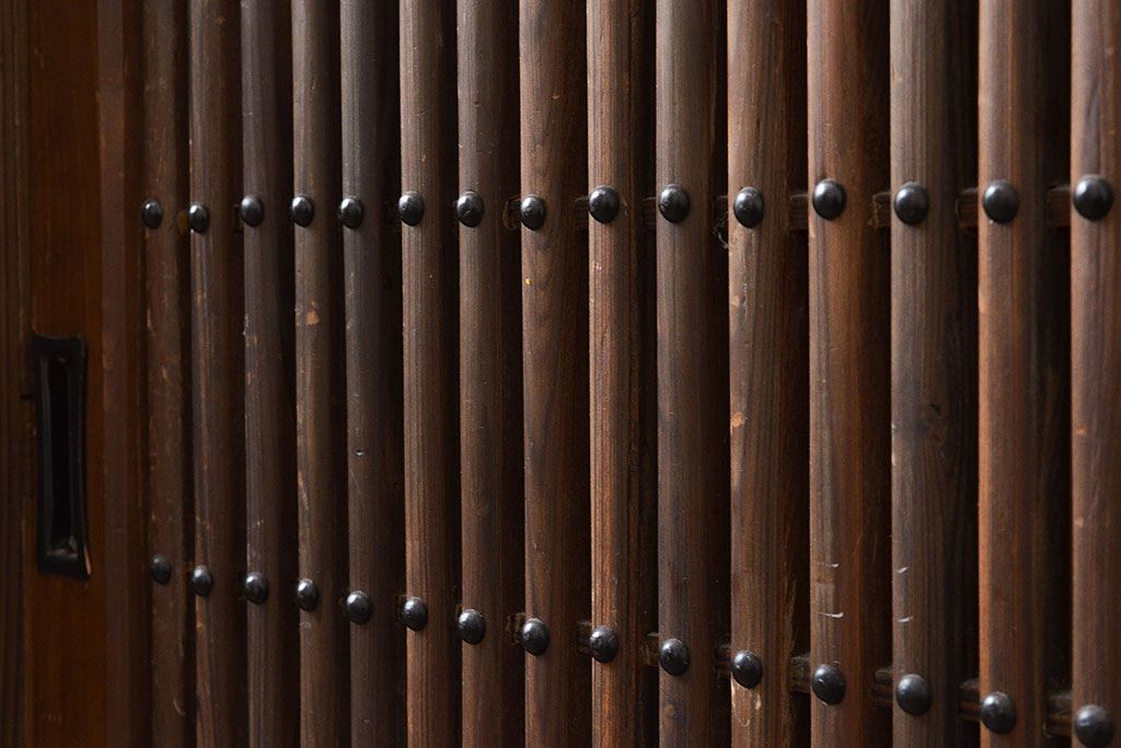 ビンテージ　民芸家具　総ヒノキ材製　1970年頃につくられた和の空間づくりにぴったりな水屋箪笥(重ね箪笥、収納棚、戸棚、ヴィンテージ)(R-047385)