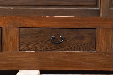 ビンテージ　民芸家具　総ヒノキ材製　1970年頃につくられた和の空間づくりにぴったりなサイドボード(水屋箪笥、収納箪笥、収納棚、戸棚、ヴィンテージ)(R-047387)
