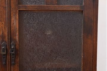 和製アンティーク　ダイヤガラスがレトロな雰囲気を演出する栓材製ガラス戸棚(収納棚、キャビネット)(R-047390)