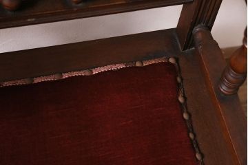 イギリスアンティーク　ウォールナット材　スプリング式が珍しい!深紅のファブリックがお洒落なロッキングチェア(アームチェア、椅子)(R-047391)