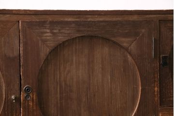 和製アンティーク　ガラスを入れて丸窓に!大正ロマン香る箪笥ローボード(収納棚)(R-047393)