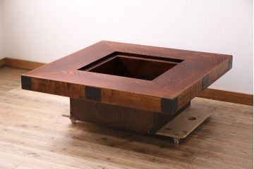 中古　民芸家具　ケヤキ材の迫力ある杢目が楽しめる重厚感抜群の木製火鉢(囲炉裏)(R-047394)