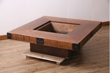 中古　民芸家具　ケヤキ材の迫力ある杢目が楽しめる重厚感抜群の木製火鉢(囲炉裏)(R-047394)