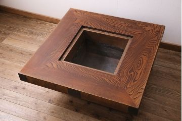 中古　民芸家具　ケヤキ材の迫力ある杢目が楽しめる重厚感抜群の木製火鉢(囲炉裏)(R-047394)