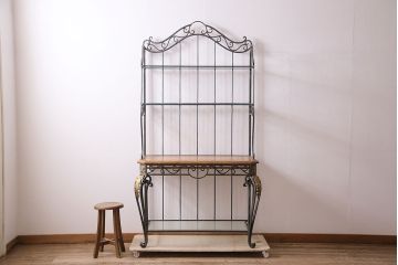 中古　イギリス家具　MAITLAND SMITH(メートランドスミス)　アンティーク風のデザインがお洒落なアイアンラック(飾り棚、シェルフ)(R-047396)