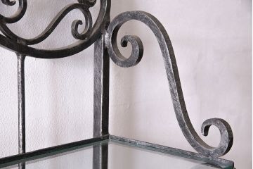 中古　イギリス家具　MAITLAND SMITH(メートランドスミス)　アンティーク風のデザインがお洒落なアイアンラック(飾り棚、シェルフ)(R-047396)