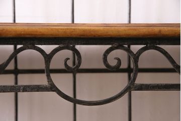 中古　イギリス家具　MAITLAND SMITH(メートランドスミス)　アンティーク風のデザインがお洒落なアイアンラック(飾り棚、シェルフ)(R-047396)