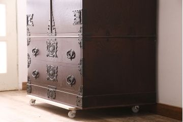 中古　岩谷堂箪笥をベースに使いやすく薄型リメイクする収納棚(本箱、キャビネット、上下バラ売り可能)(R-047398)