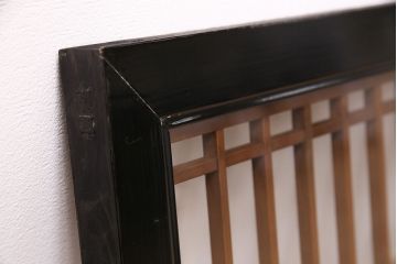 和製アンティーク　両面ガラス　松の彫りと格子が落ち着いた和の空間を演出する欄間(明り取り、建具)(R-047399)