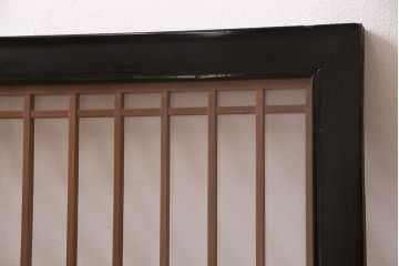 和製アンティーク　両面ガラス　松の彫りと格子が落ち着いた和の空間を演出する欄間(明り取り、建具)(R-047399)