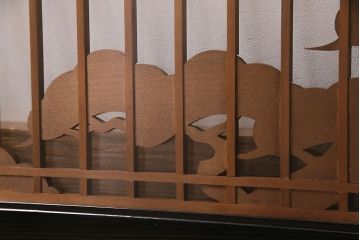 和製アンティーク　両面ガラス　松の彫りと格子が落ち着いた和の空間を演出する欄間(明り取り、建具)(R-047399)