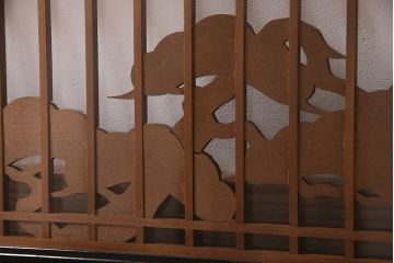 和製アンティーク　両面ガラス　松の彫りと格子が落ち着いた和の空間を演出する欄間(明り取り、建具)(R-047399)