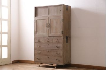 昭和レトロ　桐材　年月を重ねた味わい深さ漂う重ね箪笥(衣装箪笥、着物箪笥、整理箪笥、桐箪笥、桐たんす)(R-047401)