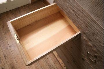 昭和レトロ　桐材　年月を重ねた味わい深さ漂う重ね箪笥(衣装箪笥、着物箪笥、整理箪笥、桐箪笥、桐たんす)(R-047401)