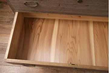 昭和レトロ　桐材　年月を重ねた味わい深さ漂う重ね箪笥(衣装箪笥、着物箪笥、整理箪笥、桐箪笥、桐たんす)(R-047401)