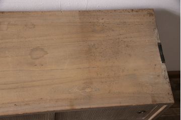 昭和レトロ　桐材　年月を重ねた味わい深さ漂う収納棚(戸棚、キャビネット、サイドボード)(R-047402)