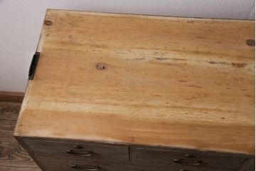 昭和レトロ　桐材　年月を重ねた味わい深さ漂う衣装箪笥(整理箪笥、和タンス、桐箪笥、桐たんす)(R-047403)