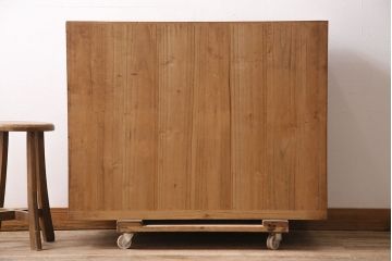 昭和レトロ　桐材　年月を重ねた味わい深さ漂う衣装箪笥(整理箪笥、和タンス、桐箪笥、桐たんす)(R-047403)