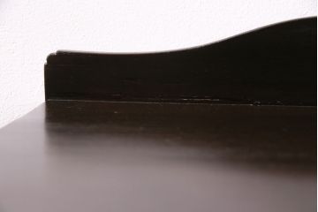 イギリスアンティーク　ウォールナット材　象嵌細工　ラウンド型のフォルムが可愛らしいサイドキャビネット(収納棚、飾り台)(R-047404)