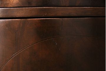 イギリスアンティーク　ウォールナット材　象嵌細工　ラウンド型のフォルムが可愛らしいサイドキャビネット(収納棚、飾り台)(R-047404)