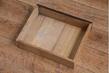 和製ヴィンテージ　指物家具　桑材の渋い木肌が和の趣を感じさせる飾り棚(茶棚、ビンテージ)(R-047405)
