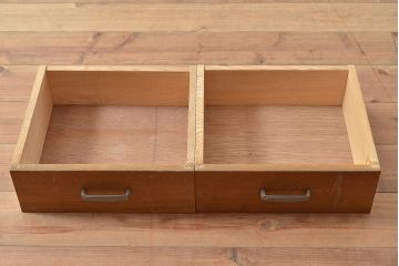 昭和レトロ　シンプルさが魅力的!温かみのある栓材製収納棚(戸棚、キャビネット)(R-047407)