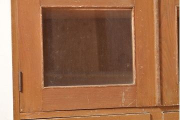 昭和レトロ　シンプルさが魅力的!温かみのある栓材製収納棚(戸棚、キャビネット)(R-047407)